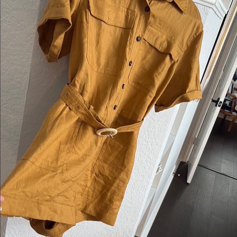 Banana Republic Tan Cuffed Sleeve Mini Shorts